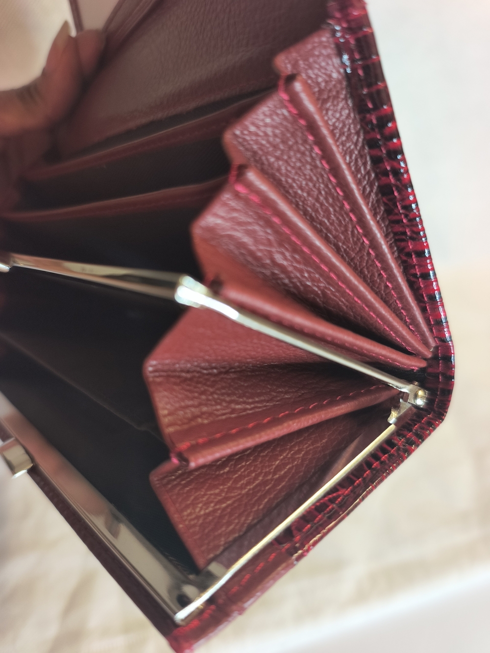 Red Wallet Croc Embossed - Picture 6 of 8